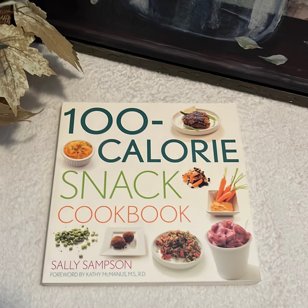 📚2/$10 100 Calorie Snack Cookbook by Sally Sampson.
